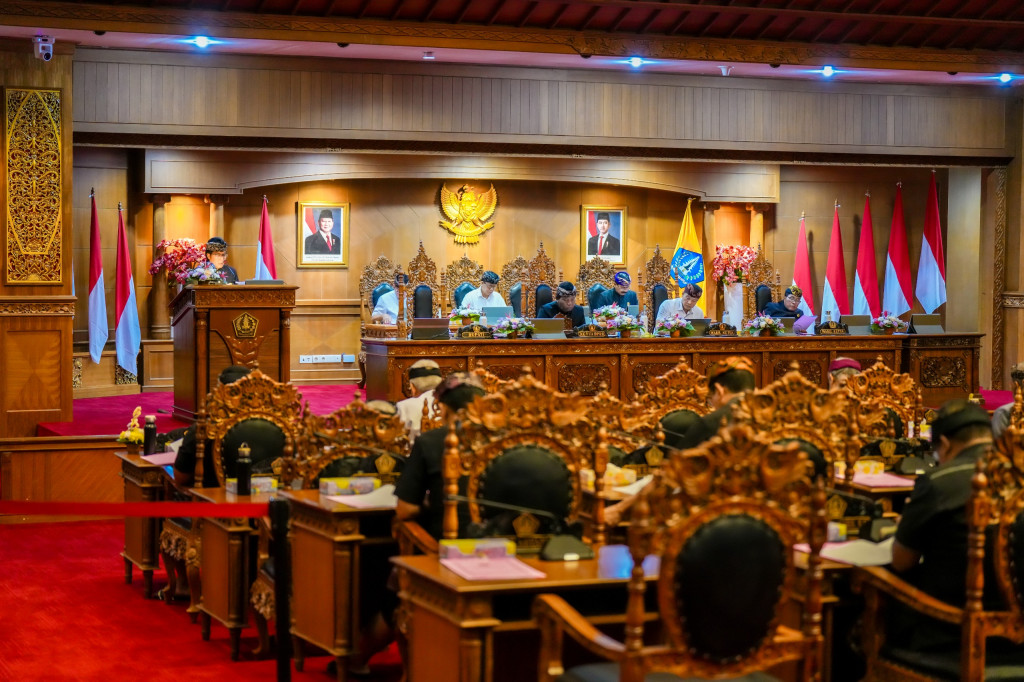 Bupati Giri Prasta Apresiasi Masukan Saran dan Pemikiran Seluruh Fraksi DPRD Badung